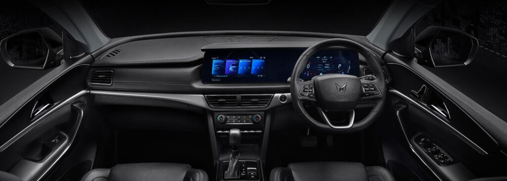 Mahindra XUV700 Interiors
